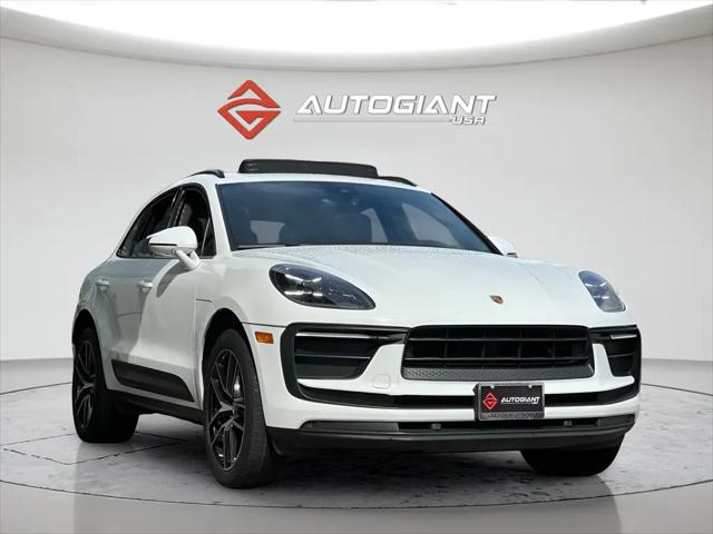 2022 Porsche Macan Standard