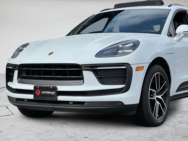 2022 Porsche Macan Standard