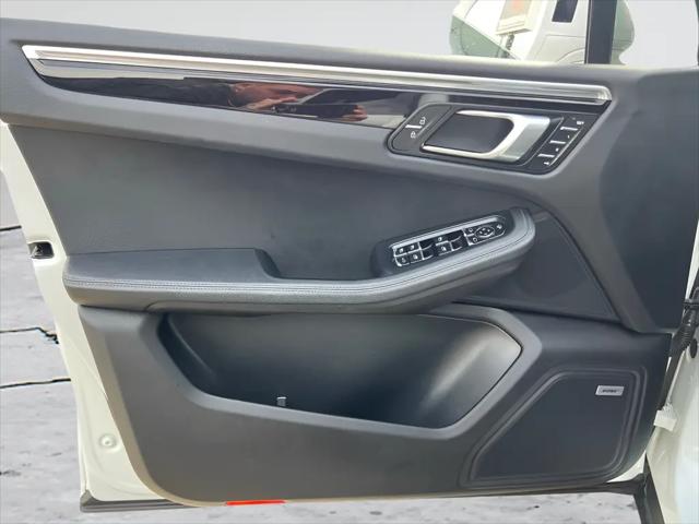 2022 Porsche Macan Standard