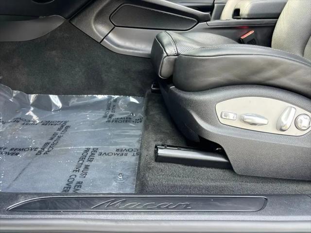 2022 Porsche Macan Standard