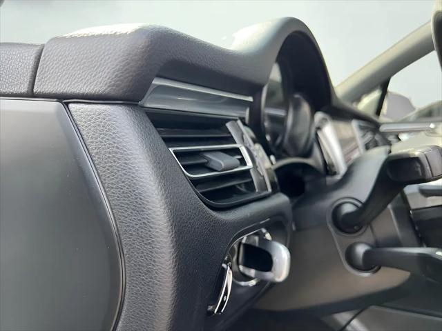 2022 Porsche Macan Standard