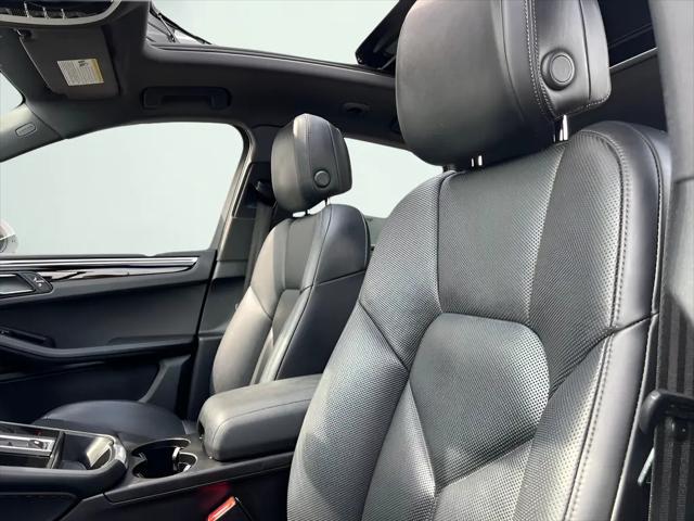 2022 Porsche Macan Standard