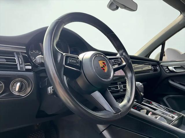 2022 Porsche Macan Standard
