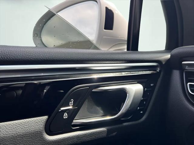 2022 Porsche Macan Standard