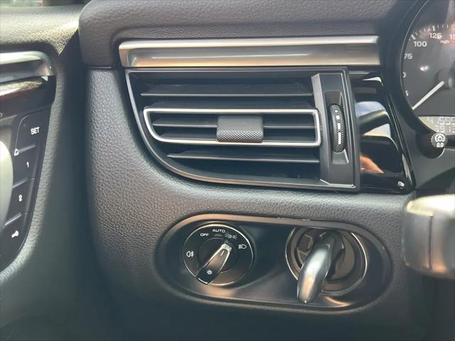 2022 Porsche Macan Standard