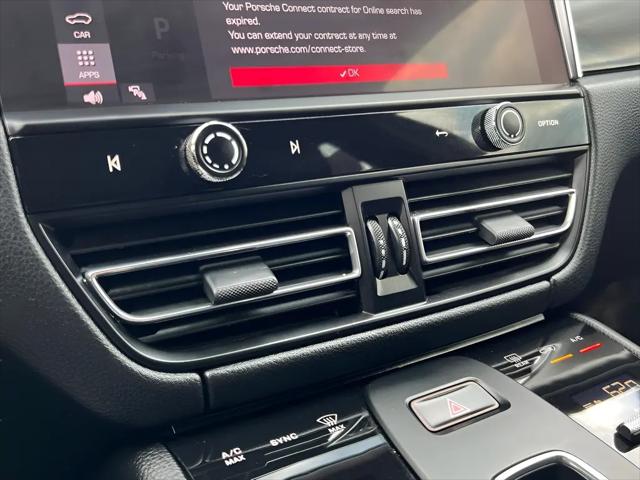 2022 Porsche Macan Standard