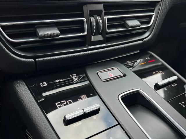 2022 Porsche Macan Standard