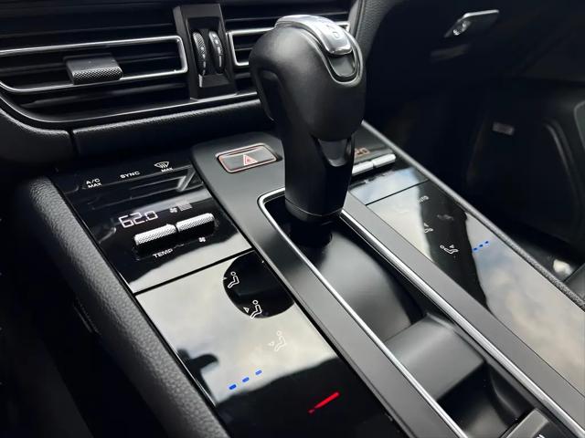 2022 Porsche Macan Standard