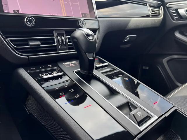 2022 Porsche Macan Standard