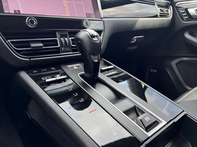 2022 Porsche Macan Standard