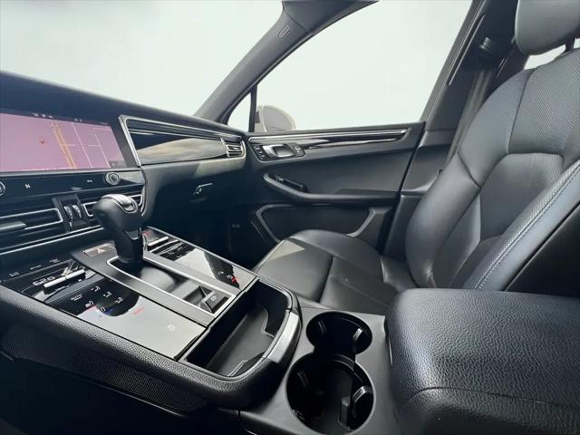 2022 Porsche Macan Standard