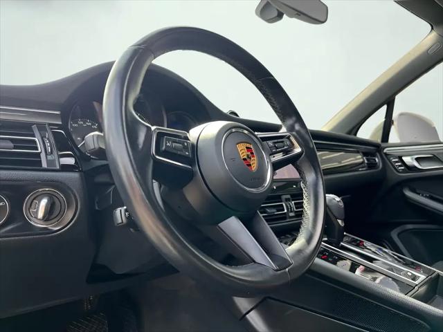 2022 Porsche Macan Standard