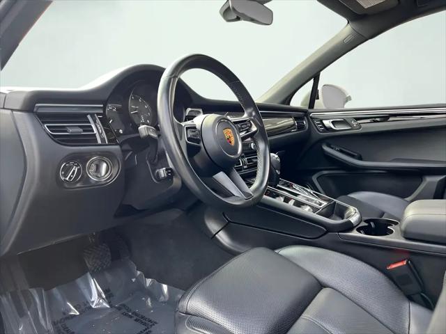 2022 Porsche Macan Standard