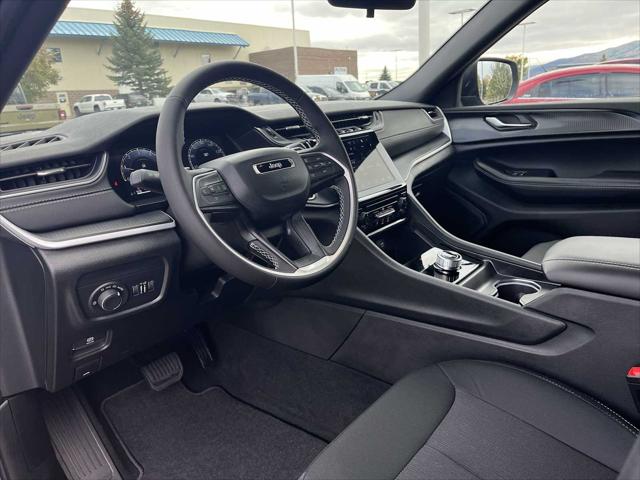 2025 Jeep Grand Cherokee Laredo X 4x4