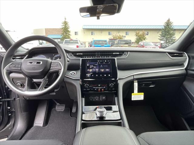 2025 Jeep Grand Cherokee Laredo X 4x4