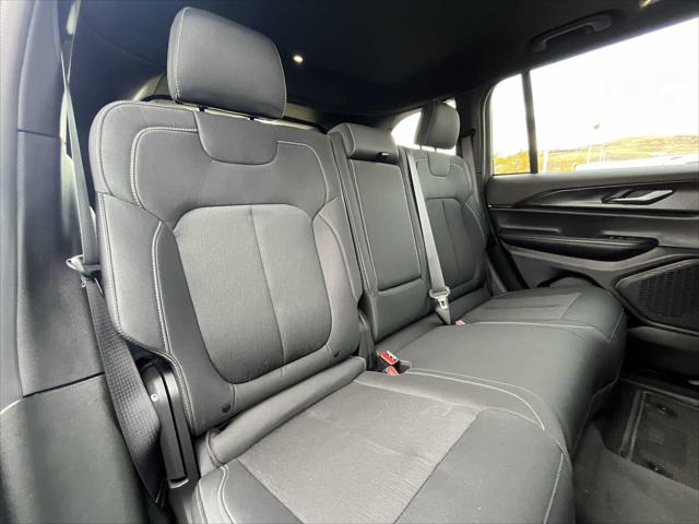 2025 Jeep Grand Cherokee Laredo X 4x4
