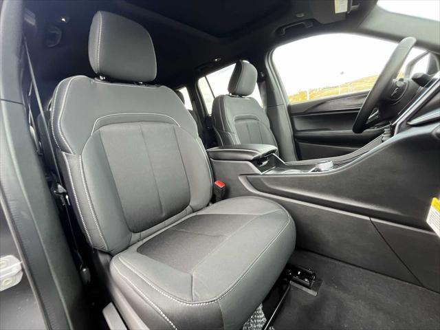2025 Jeep Grand Cherokee Laredo X 4x4
