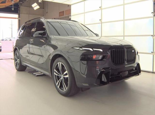 2023 BMW X7 M60i