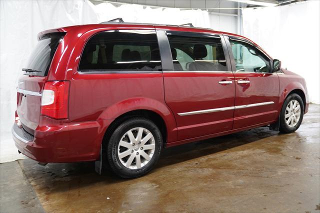 2016 Chrysler Town and Country Touring