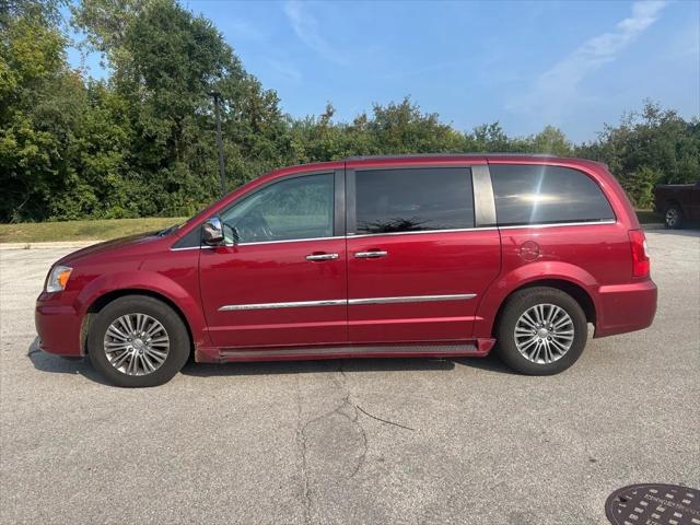 2014 Chrysler Town and Country Touring-L