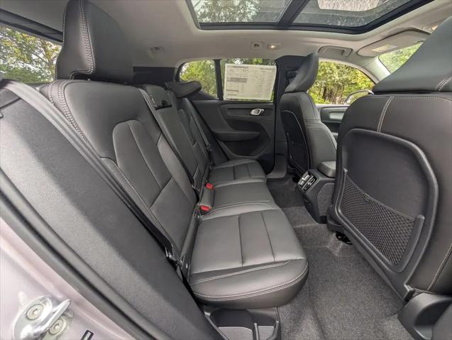 2026 Volvo XC40 Plus, B5 AWD Gas (mild hybrid), Dark