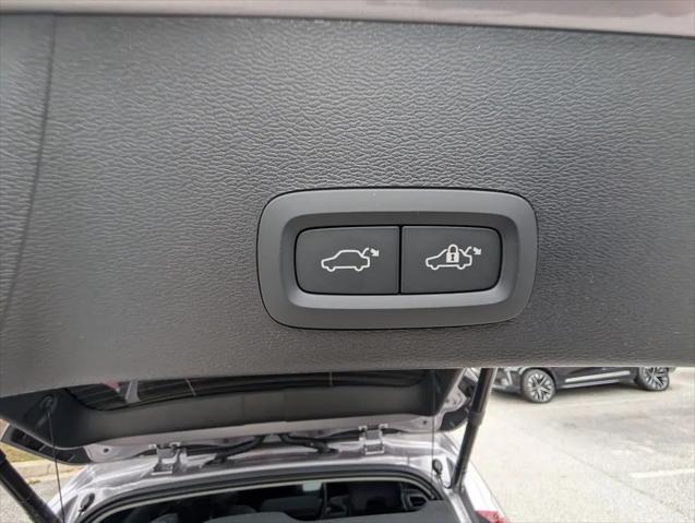 2026 Volvo XC40 Plus, B5 AWD Gas (mild hybrid), Dark