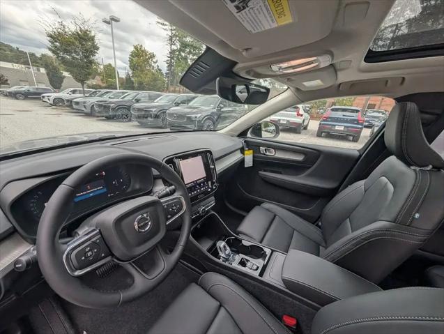 2026 Volvo XC40 Plus, B5 AWD Gas (mild hybrid), Dark