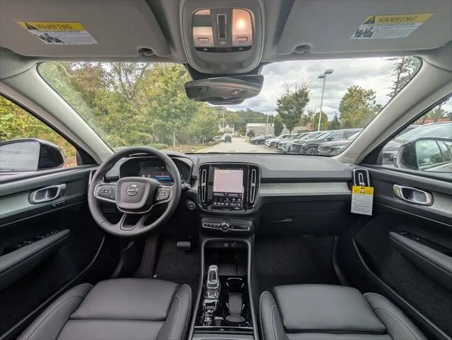 2026 Volvo XC40 Plus, B5 AWD Gas (mild hybrid), Dark