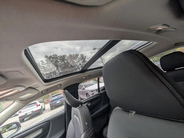 2026 Volvo XC40 Plus, B5 AWD Gas (mild hybrid), Dark