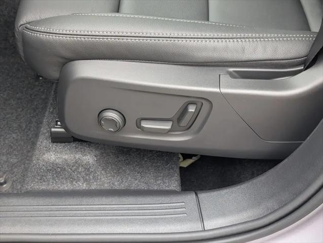 2026 Volvo XC40 Plus, B5 AWD Gas (mild hybrid), Dark