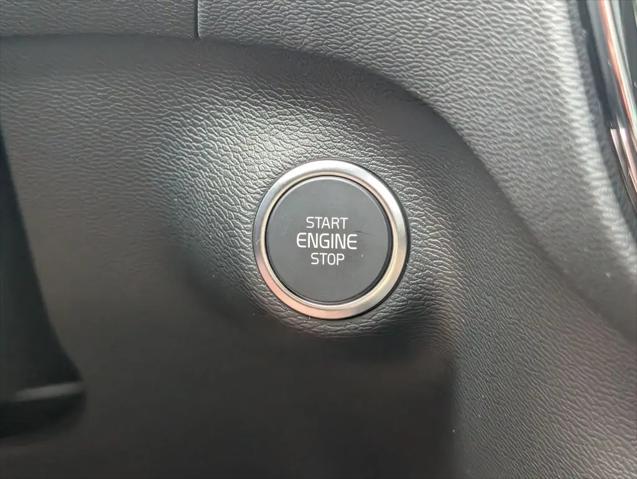 2026 Volvo XC40 Plus, B5 AWD Gas (mild hybrid), Dark