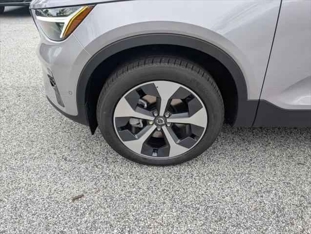 2026 Volvo XC40 Plus, B5 AWD Gas (mild hybrid), Dark