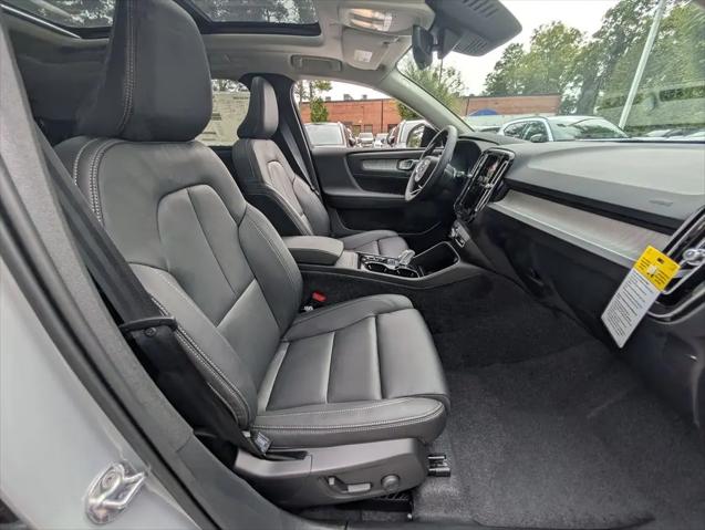 2026 Volvo XC40 Ultra, B5 AWD Gas (mild hybrid), Dark