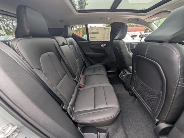 2026 Volvo XC40 Ultra, B5 AWD Gas (mild hybrid), Dark