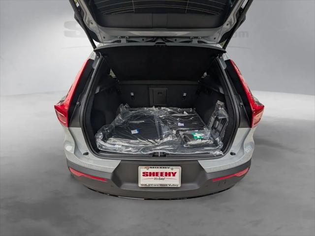 2026 Volvo XC40 Ultra, B5 AWD Gas (mild hybrid), Dark