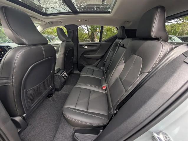 2026 Volvo XC40 Ultra, B5 AWD Gas (mild hybrid), Dark