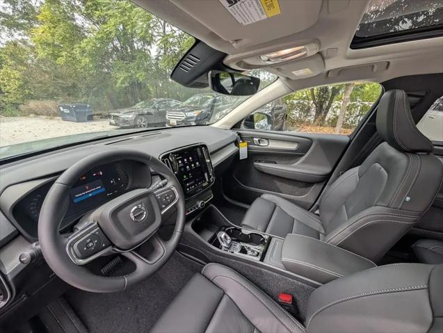 2026 Volvo XC40 Ultra, B5 AWD Gas (mild hybrid), Dark