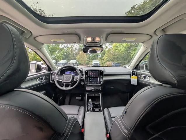 2026 Volvo XC40 Ultra, B5 AWD Gas (mild hybrid), Dark