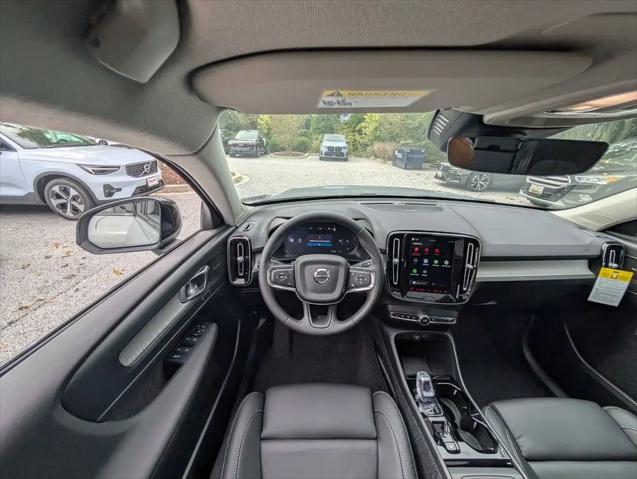 2026 Volvo XC40 Ultra, B5 AWD Gas (mild hybrid), Dark