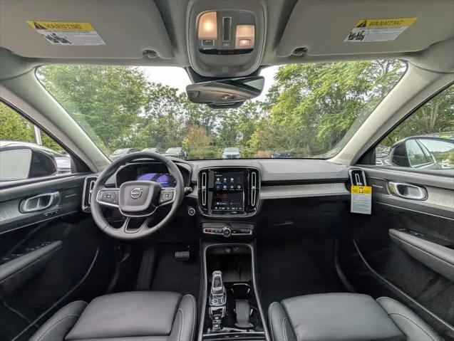 2026 Volvo XC40 Ultra, B5 AWD Gas (mild hybrid), Dark