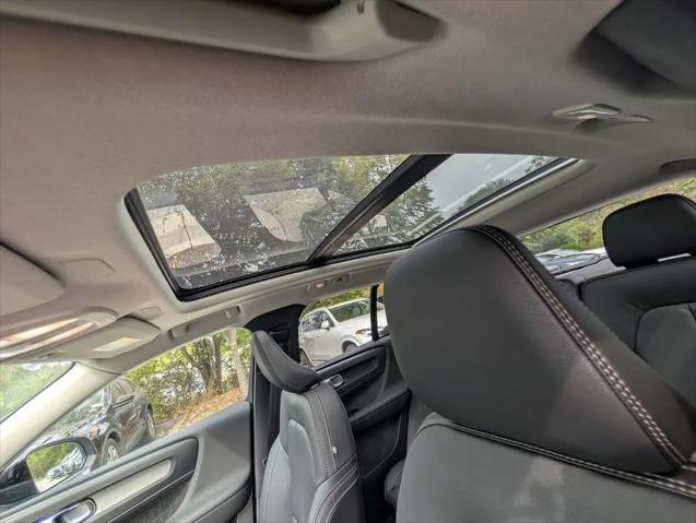 2026 Volvo XC40 Ultra, B5 AWD Gas (mild hybrid), Dark