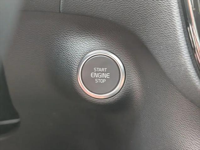 2026 Volvo XC40 Ultra, B5 AWD Gas (mild hybrid), Dark