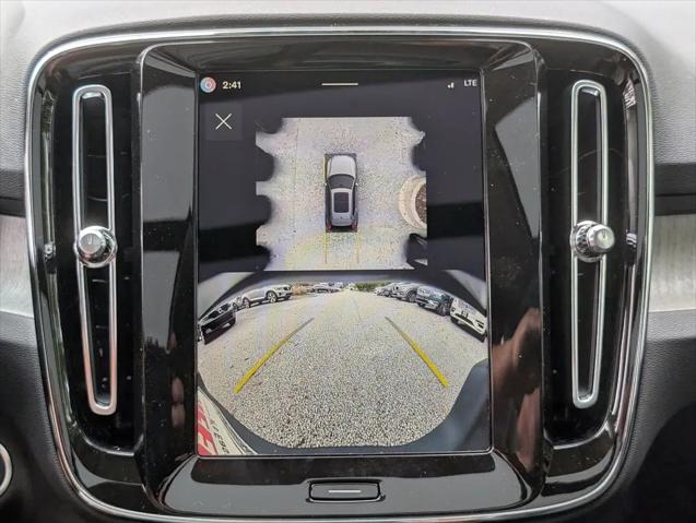 2026 Volvo XC40 Ultra, B5 AWD Gas (mild hybrid), Dark