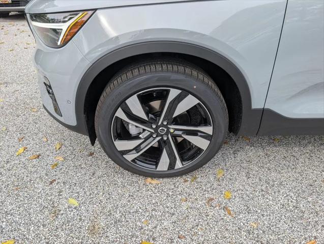 2026 Volvo XC40 Ultra, B5 AWD Gas (mild hybrid), Dark