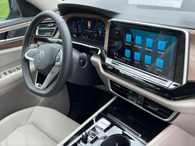 2026 Volkswagen Atlas SE with Technology