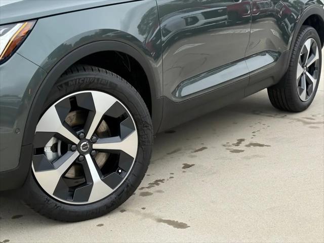 2026 Volvo XC40 Plus, B5 AWD Gas (mild hybrid), Dark