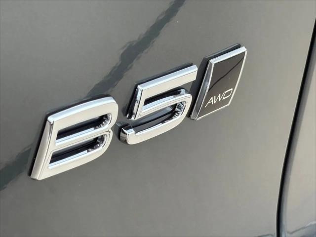 2026 Volvo XC40 Plus, B5 AWD Gas (mild hybrid), Dark