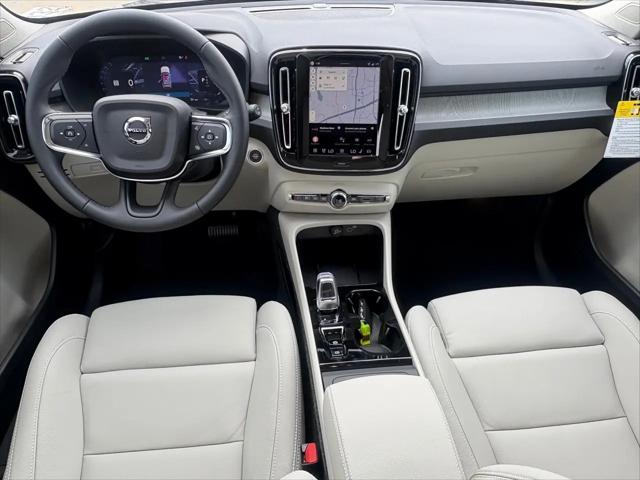 2026 Volvo XC40 Plus, B5 AWD Gas (mild hybrid), Dark