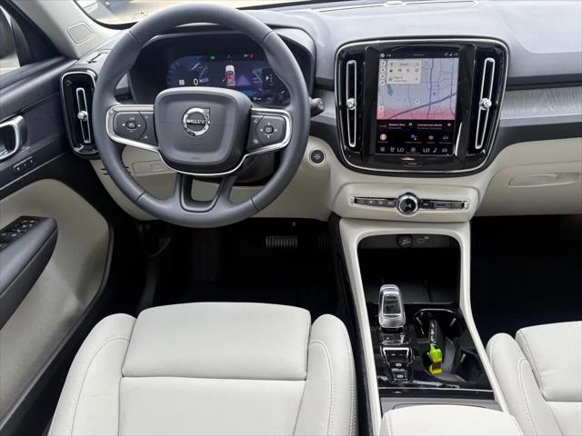 2026 Volvo XC40 Plus, B5 AWD Gas (mild hybrid), Dark