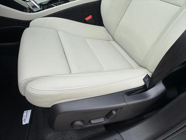 2026 Volvo XC40 Plus, B5 AWD Gas (mild hybrid), Dark
